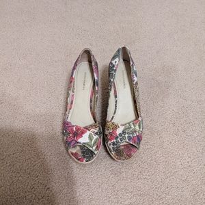 Size 7 floral wedges